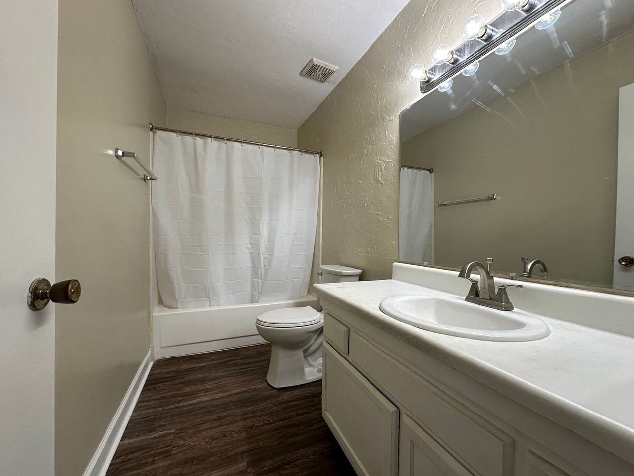 4221 Brewster Rd - Photo 6 of 7