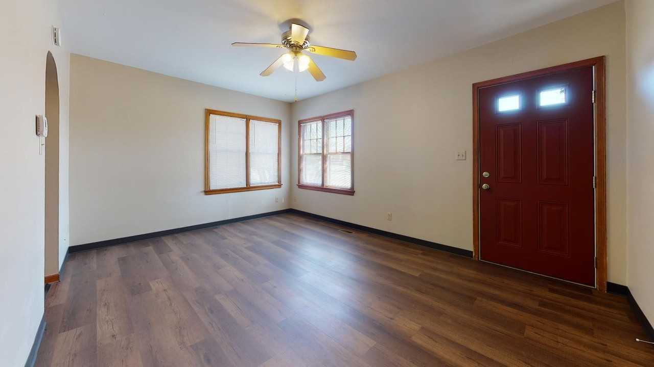 2432 21st St - Photo 2 of 16