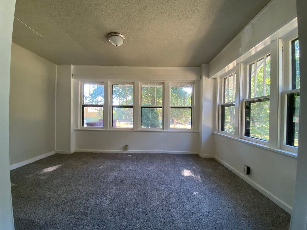 1114 42nd St - Photo 2 of 20