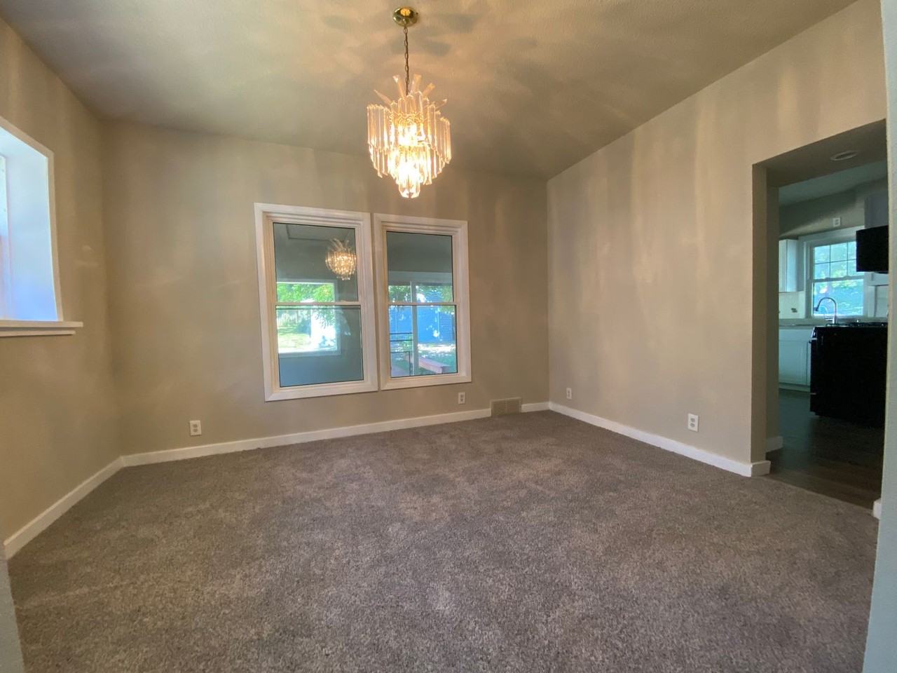 1114 42nd St - Photo 3 of 20