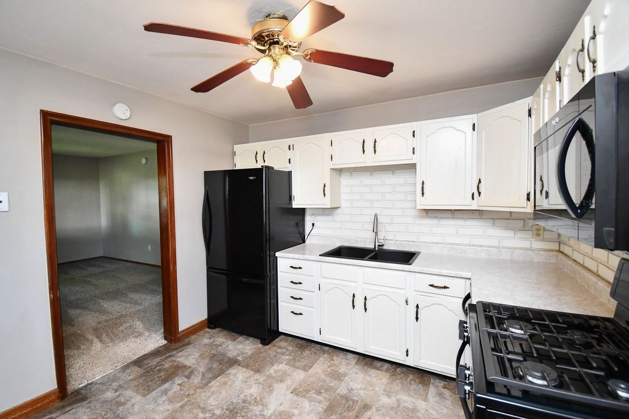 900 S Marday Ave - Photo 2 of 23