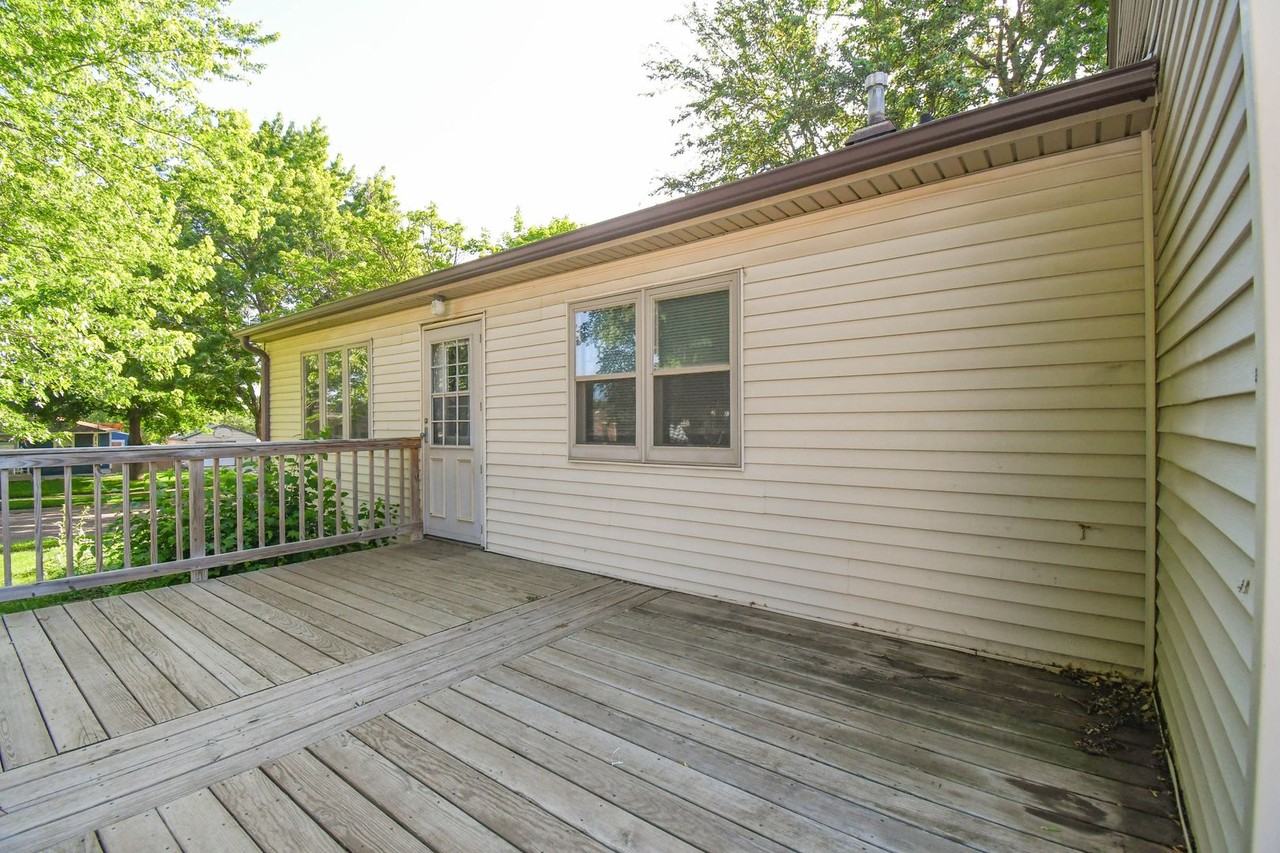 900 S Marday Ave - Photo 3 of 23