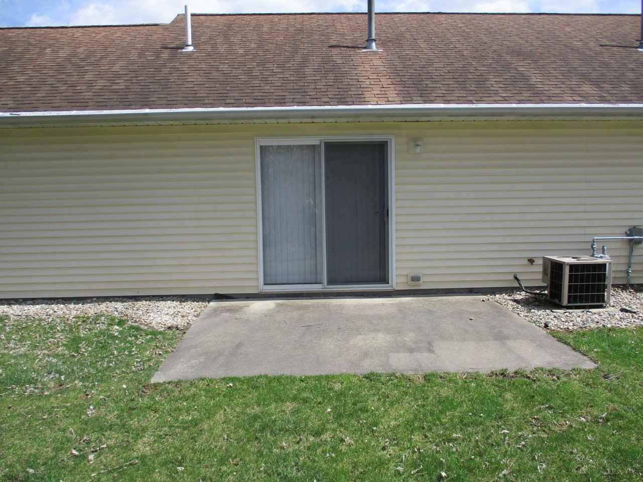 915 W Main St - Photo 2 of 12