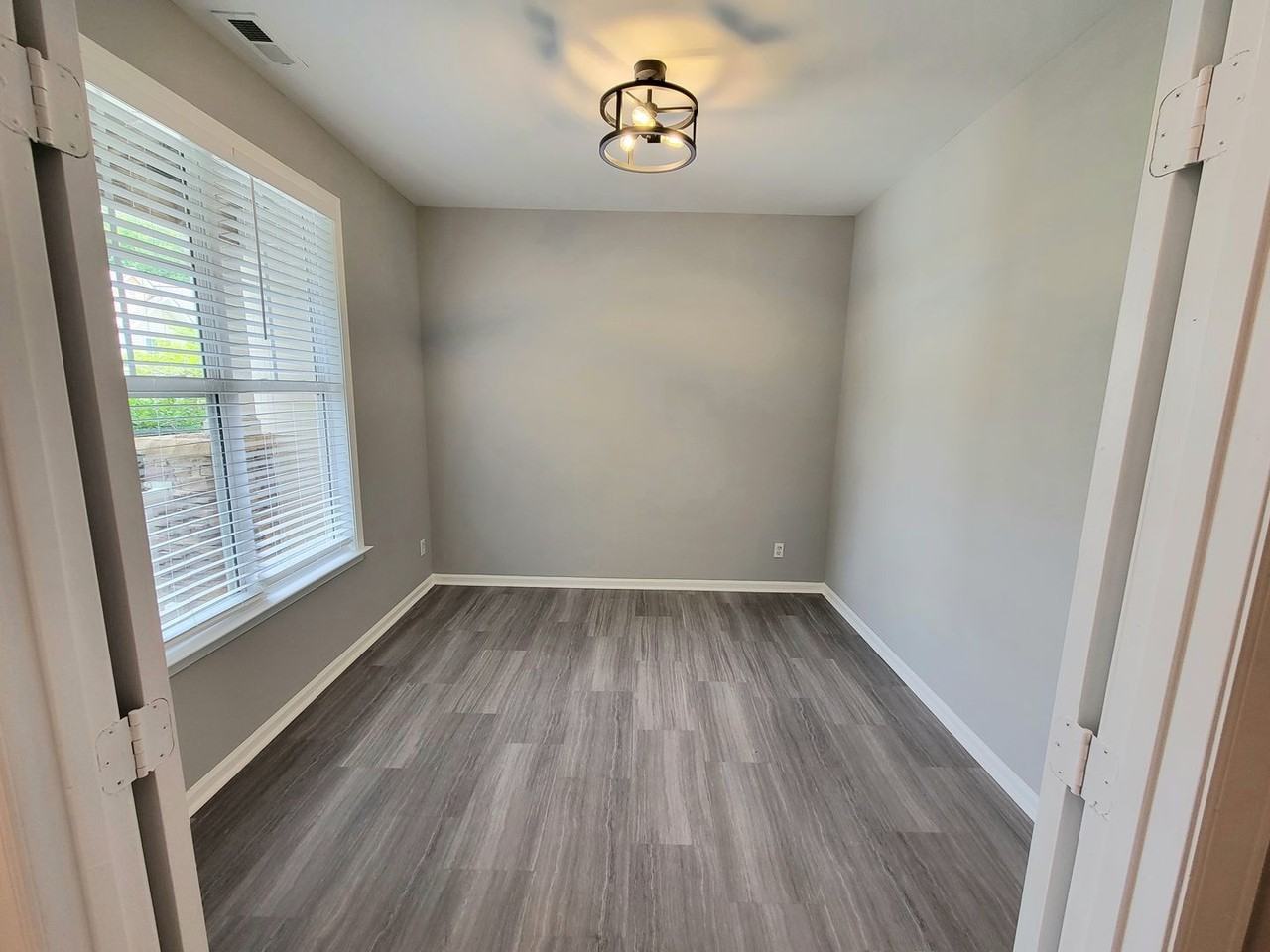 14910 Scothurst Ln - Photo 4 of 19