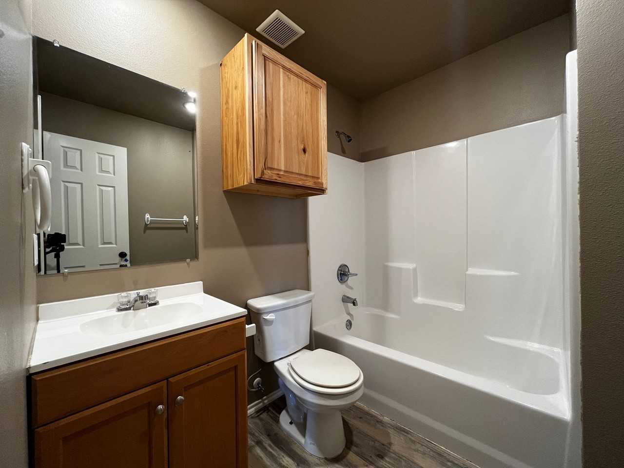 1702 E Dartmouth St - Photo 5 of 9