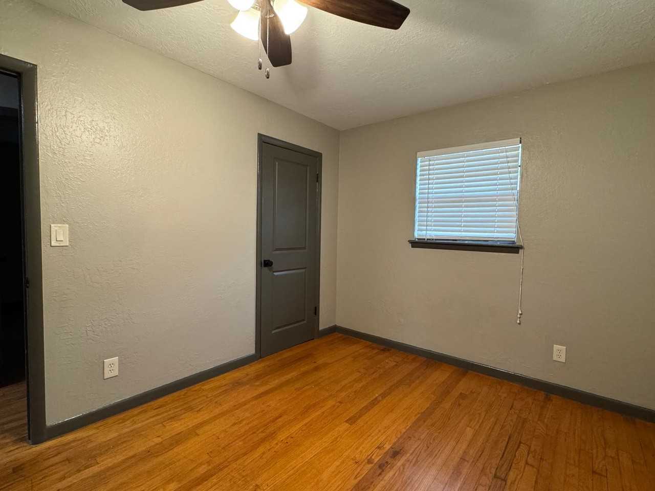 421 Nw 57th St - Photo 4 of 15