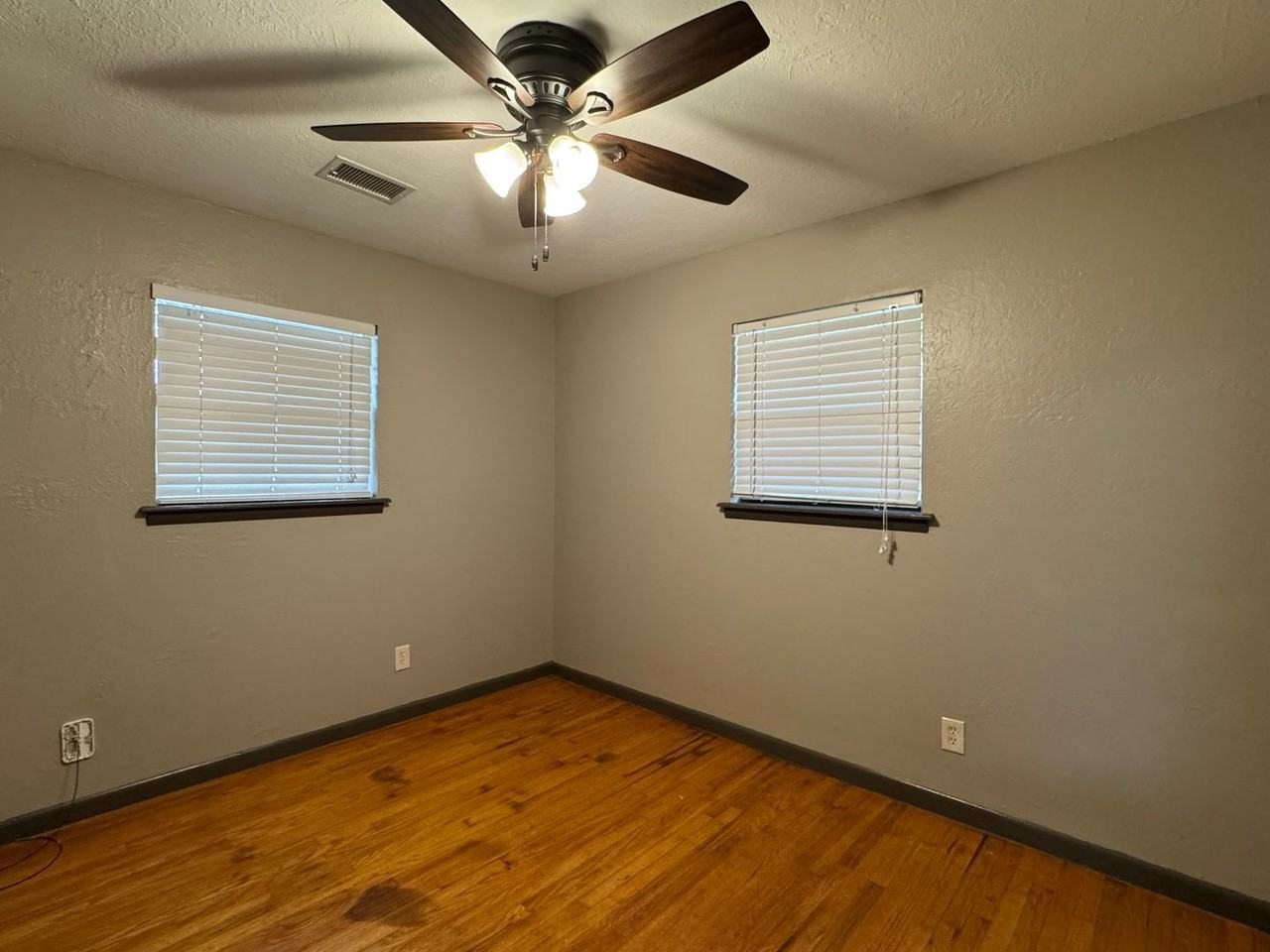 421 Nw 57th St - Photo 5 of 15