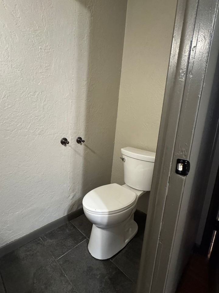 421 Nw 57th St - Photo 6 of 15