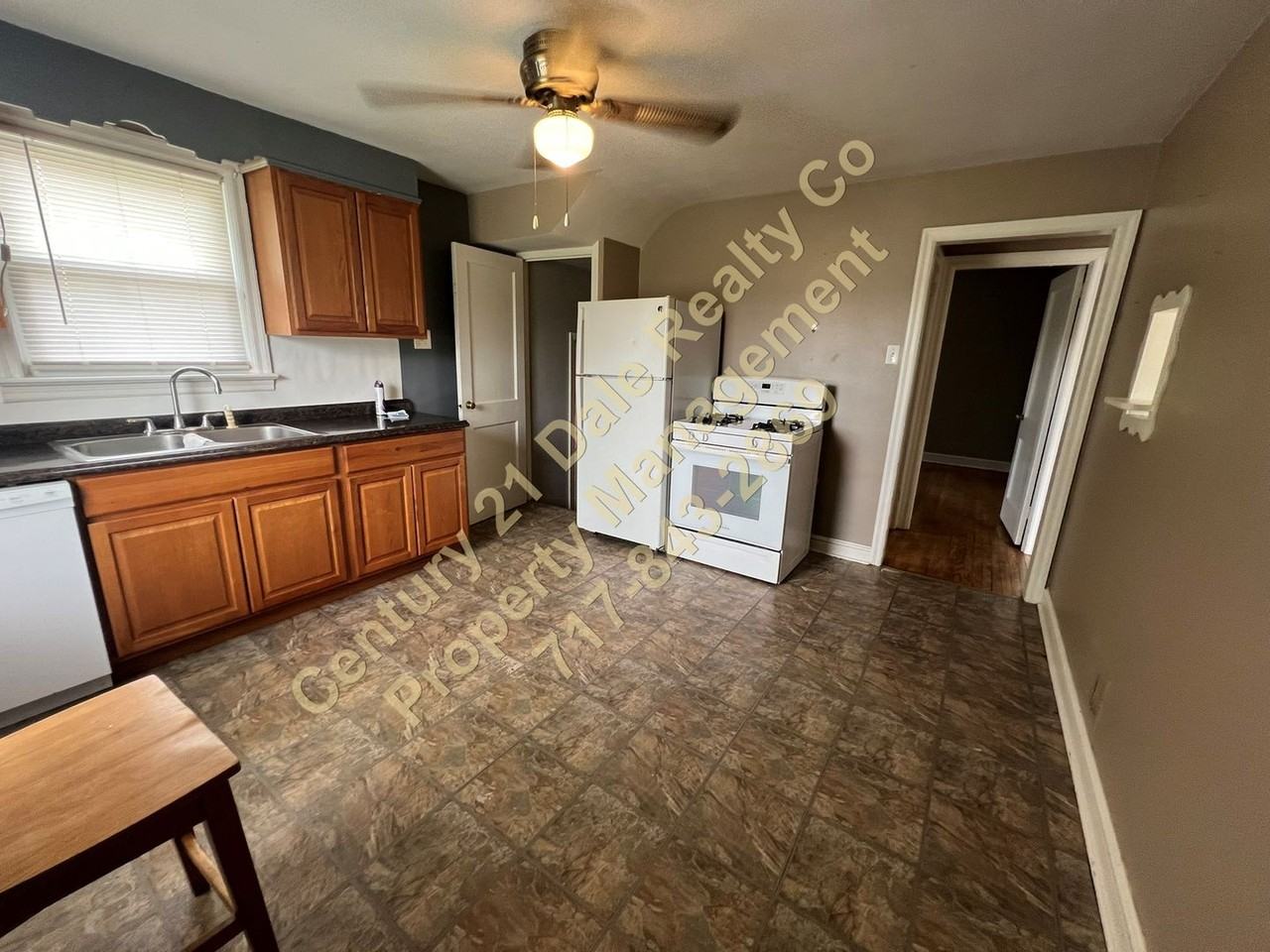 495 Locust Grove Rd - Photo 4 of 21
