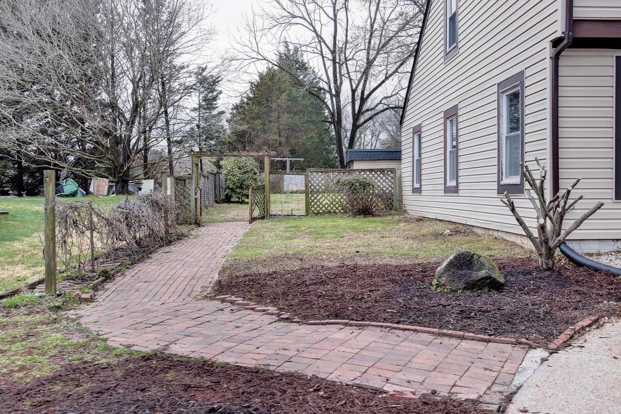 111 Telemark Dr - Photo 3 of 27