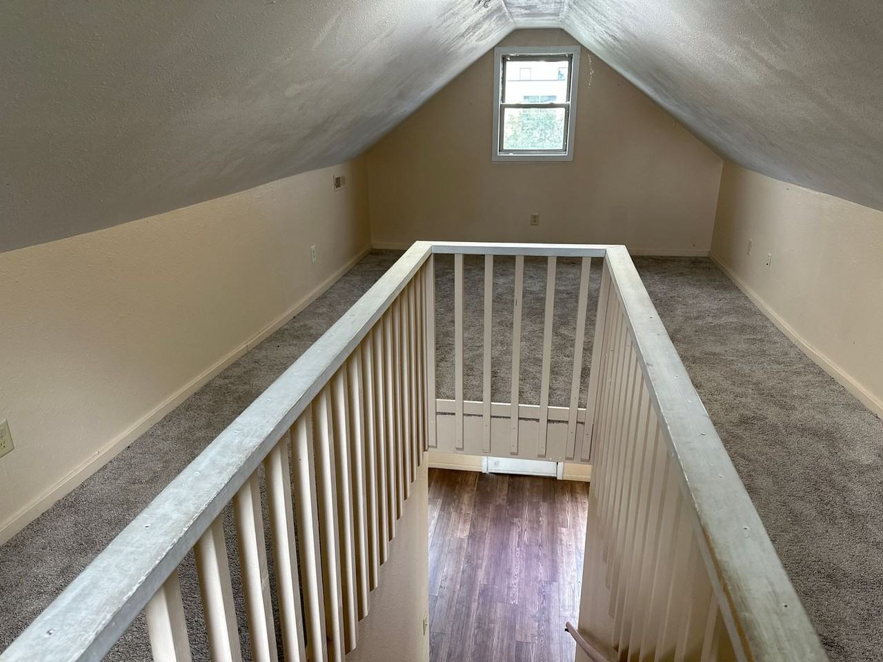 606 Pleasant Ave S - Photo 2 of 4