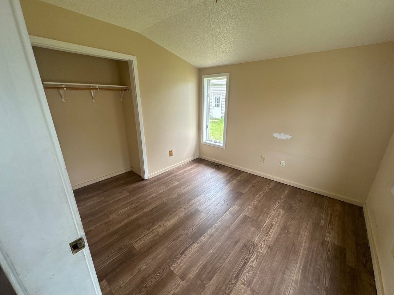 606 Pleasant Ave S - Photo 3 of 4