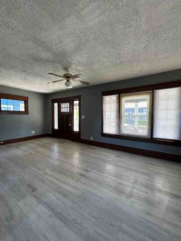 1329 Oxford Ave Nw - Photo 3 of 12