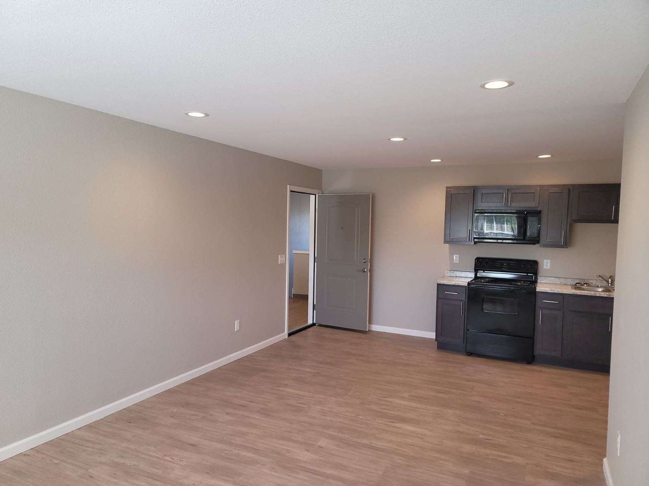 Shelbyville Apartments - Photo 4 of 14