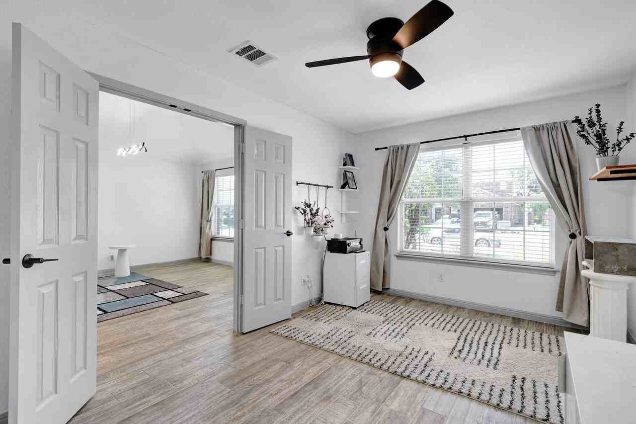 9815 Lockberry Ln - Photo 6 of 33