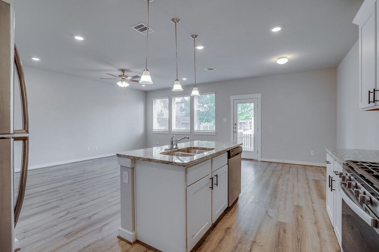 505 Pearly Eye Dr #B - Photo 3 of 21