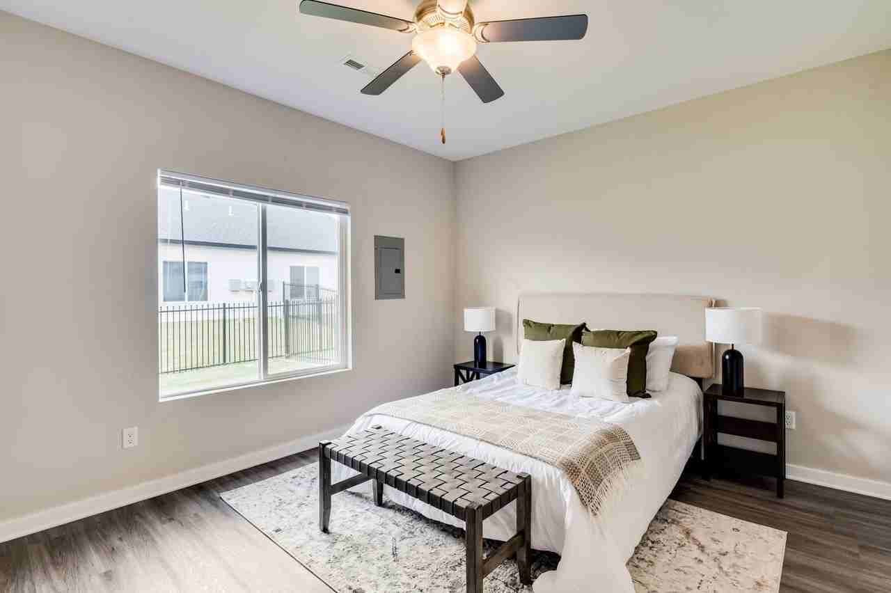 2238 E Cheyenne Ct - Photo 4 of 12