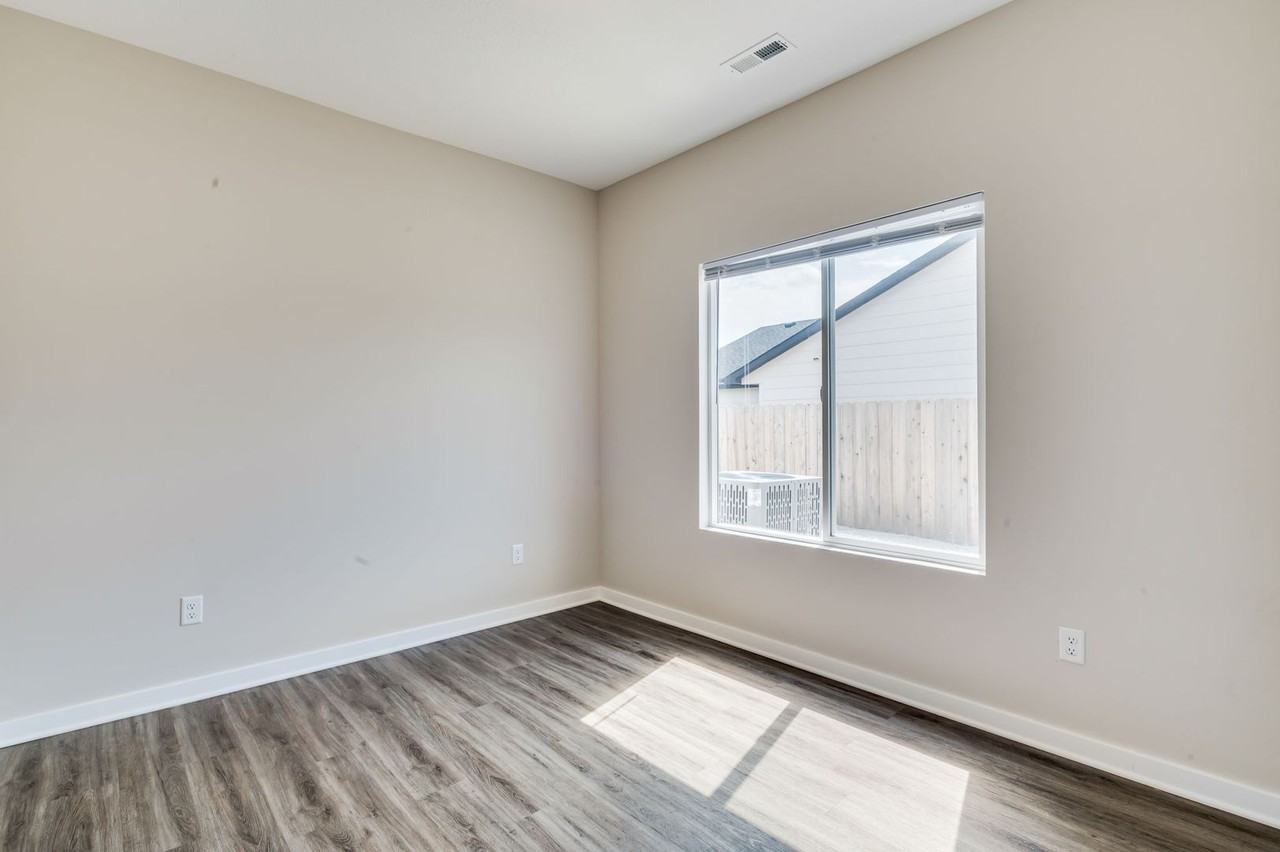 2238 E Cheyenne Ct - Photo 7 of 12