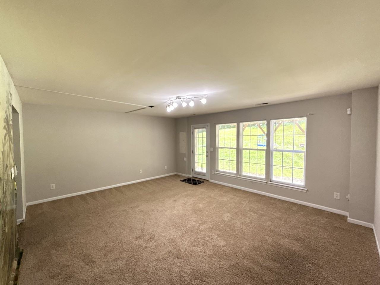 10318 Garrett Grigg Rd - Photo 2 of 18