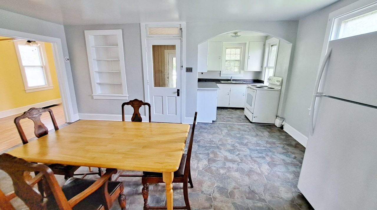 645 W King St - Photo 3 of 28