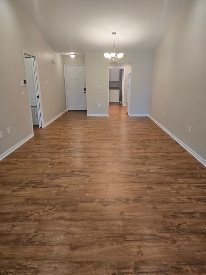 636 E Gilchrist Ct - Photo 3 of 12