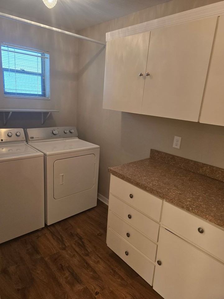 636 E Gilchrist Ct - Photo 5 of 12