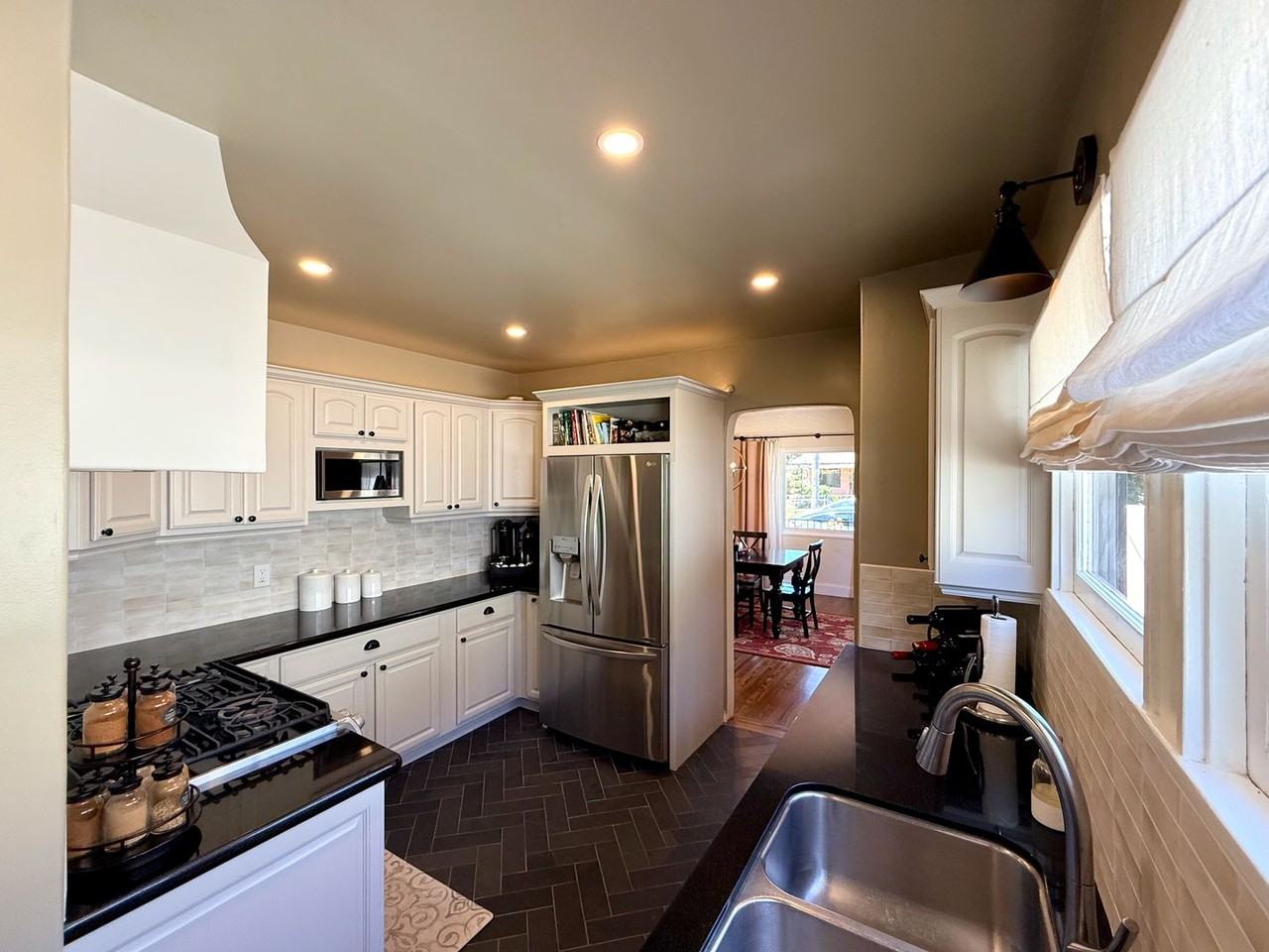 1622 Villa Avenue - Photo 4 of 14