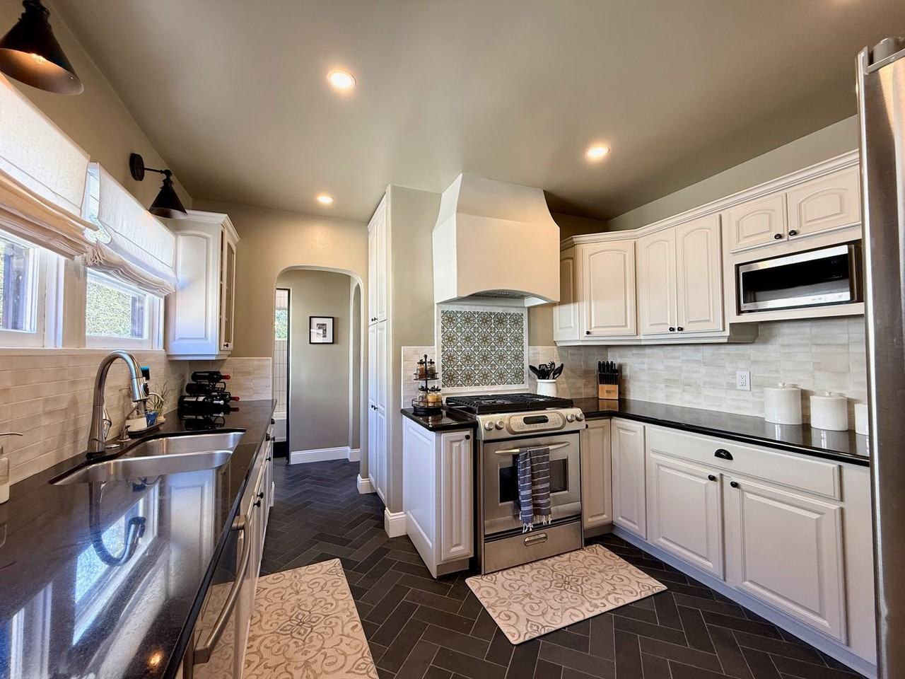 1622 Villa Avenue - Photo 5 of 14