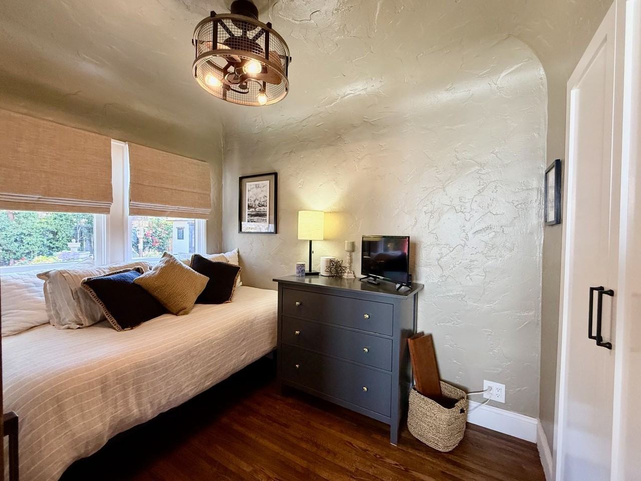 1622 Villa Avenue - Photo 6 of 14