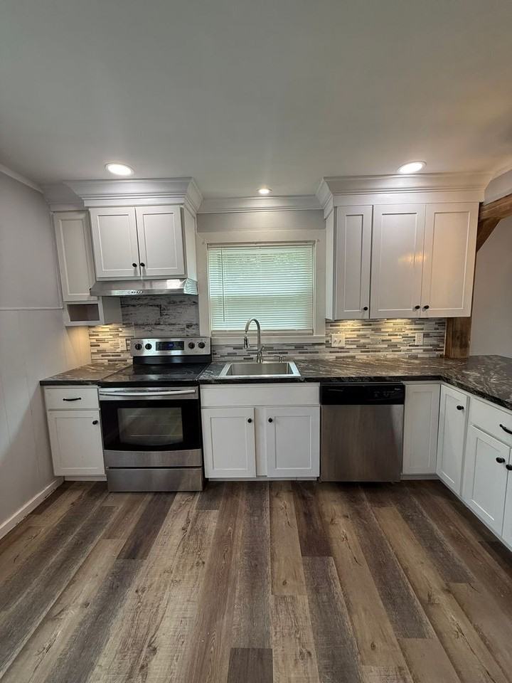 1347 E Caracas Ave - Photo 2 of 28