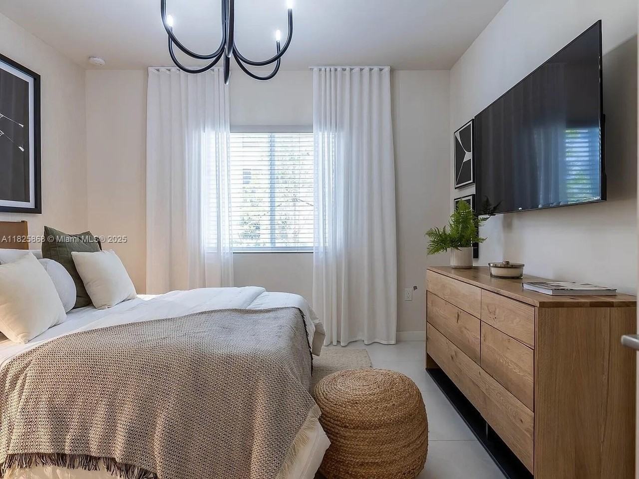 628 Ne 2nd St #102 - Photo 3 of 11