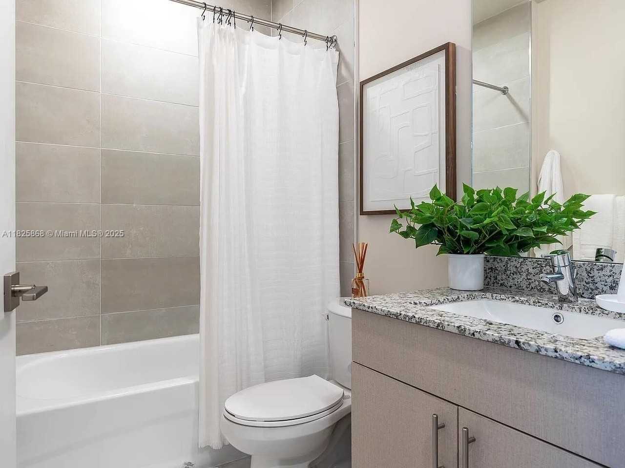 628 Ne 2nd St #102 - Photo 6 of 11