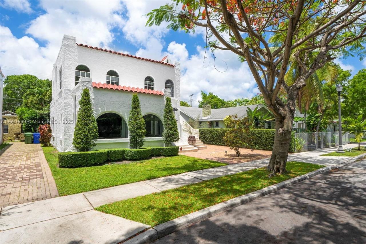 59 Ne 42nd St - Photo 2 of 8