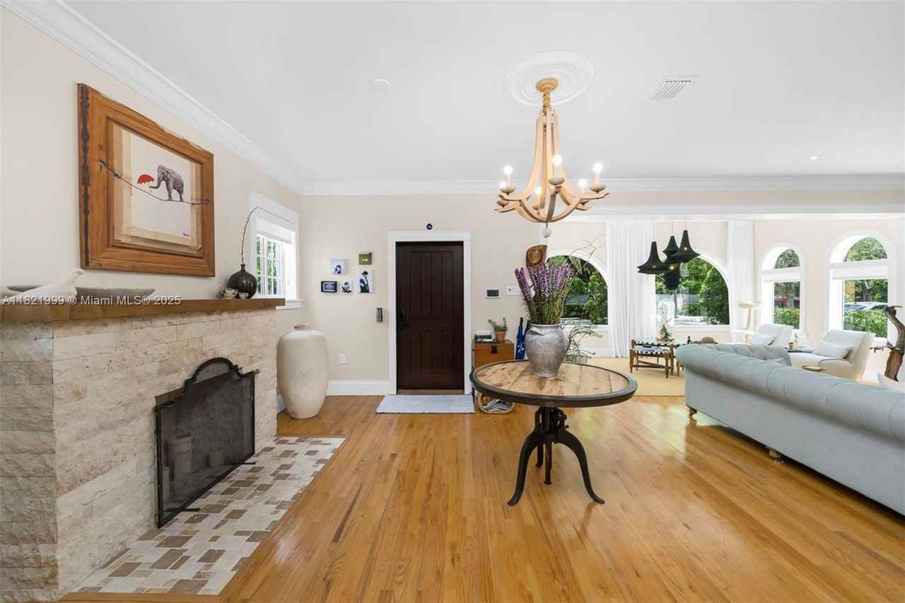 59 Ne 42nd St - Photo 5 of 8