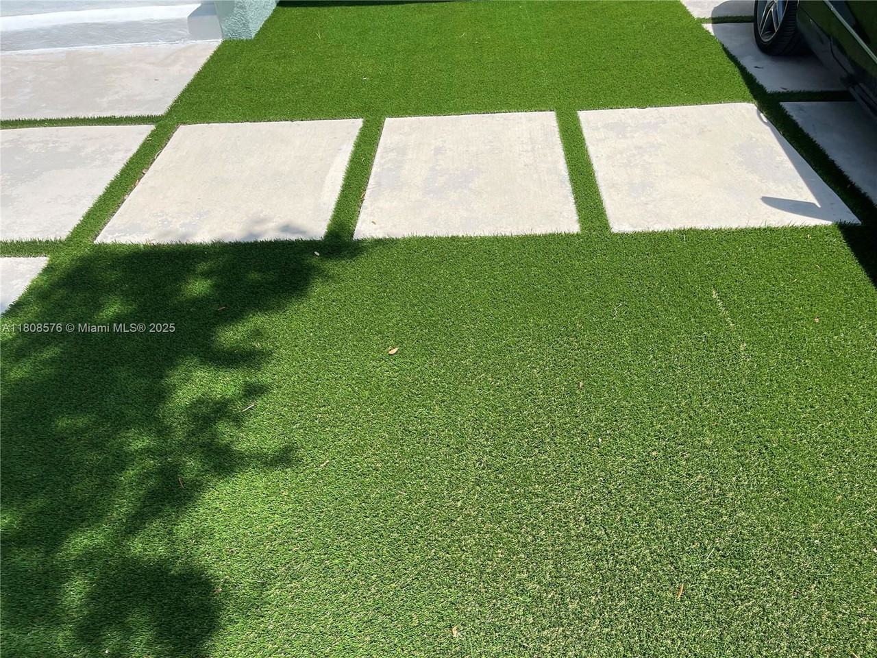 27 Ne 49th St - Photo 3 of 8