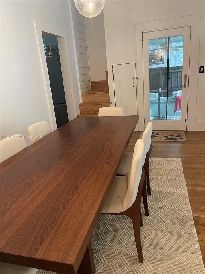 27 Ne 49th St - Photo 5 of 8