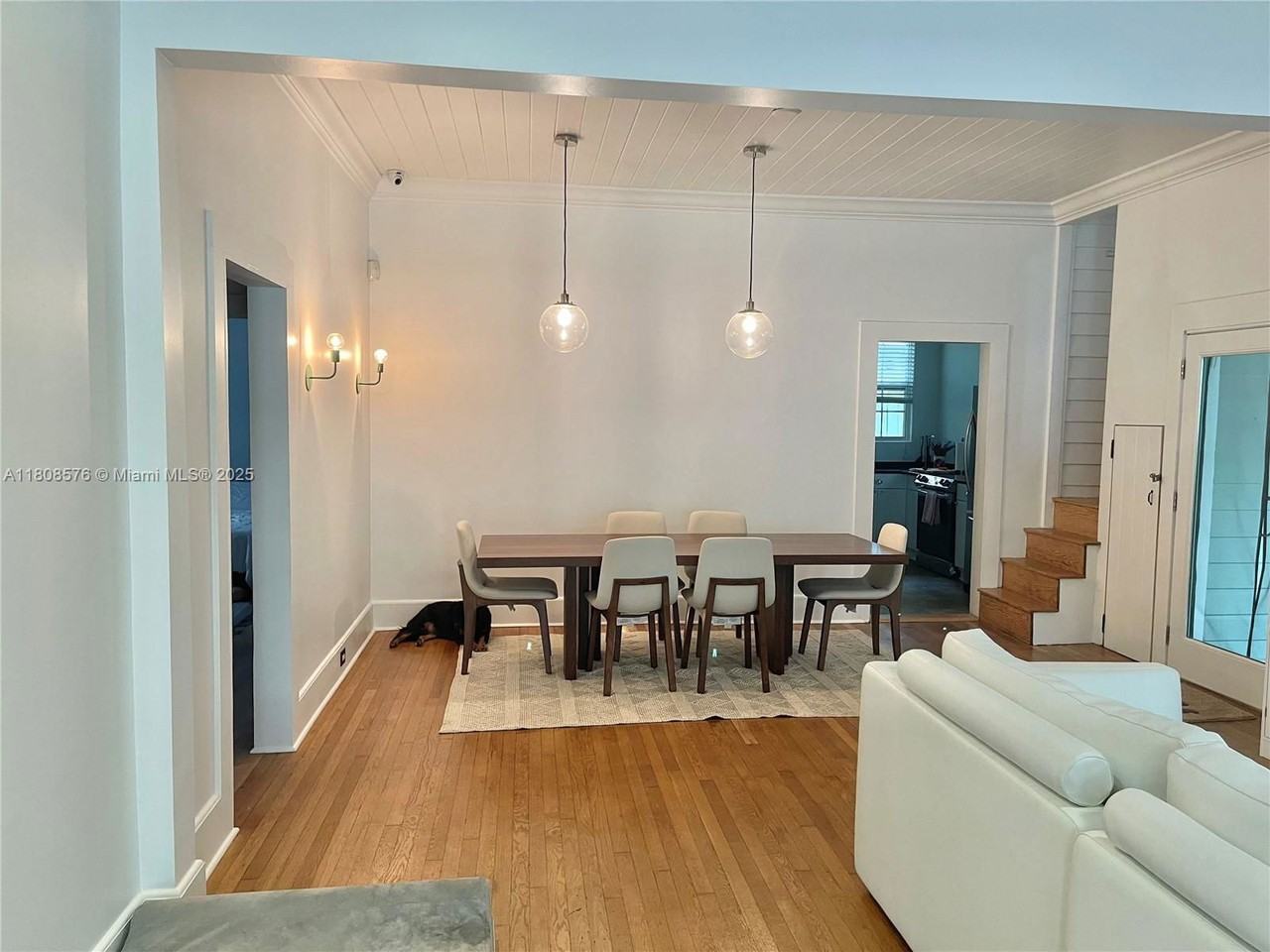 27 Ne 49th St - Photo 7 of 8