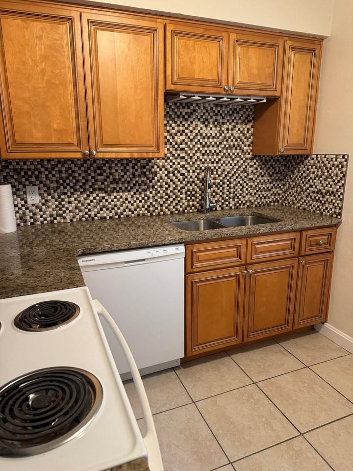 Pershing St Ne - Photo 4 of 12