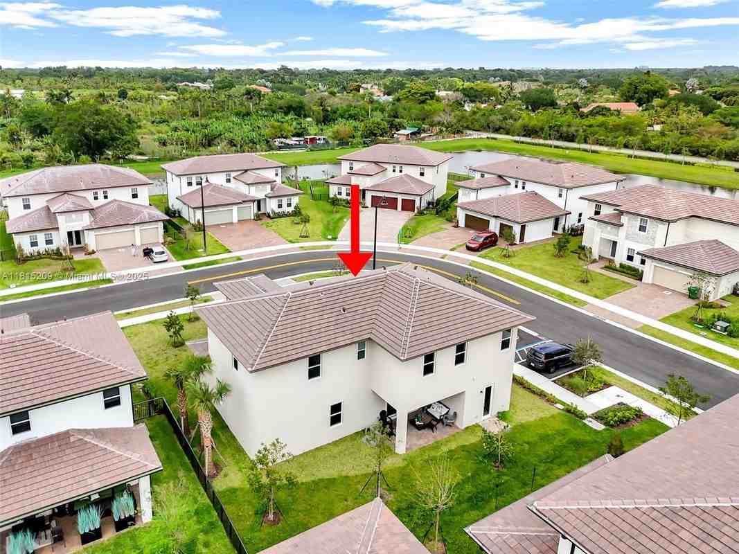 12228 Sw 43rd St - Photo 2 of 37