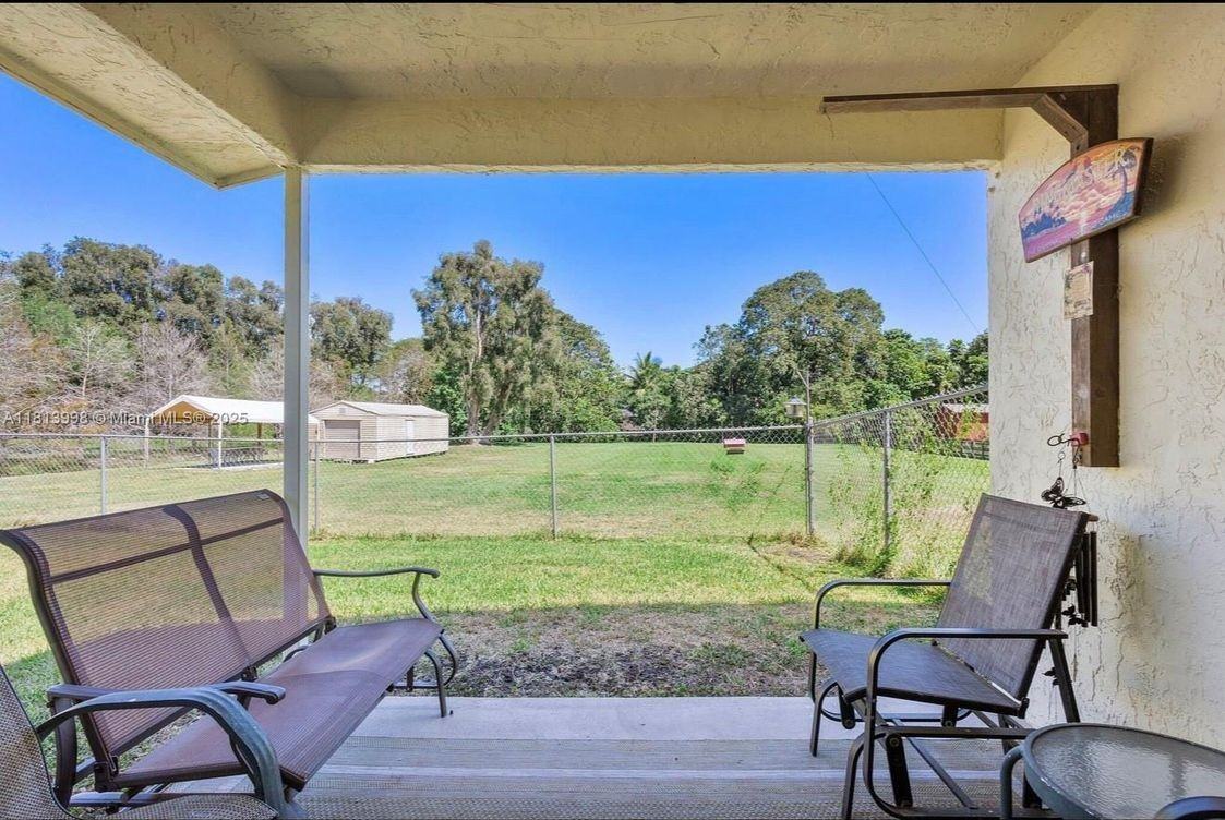 6160 Sw 188th Ave - Photo 3 of 26