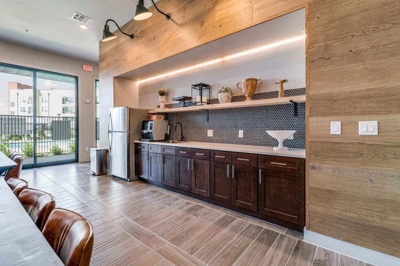 Sovereign Hometown - Photo 5 of 26