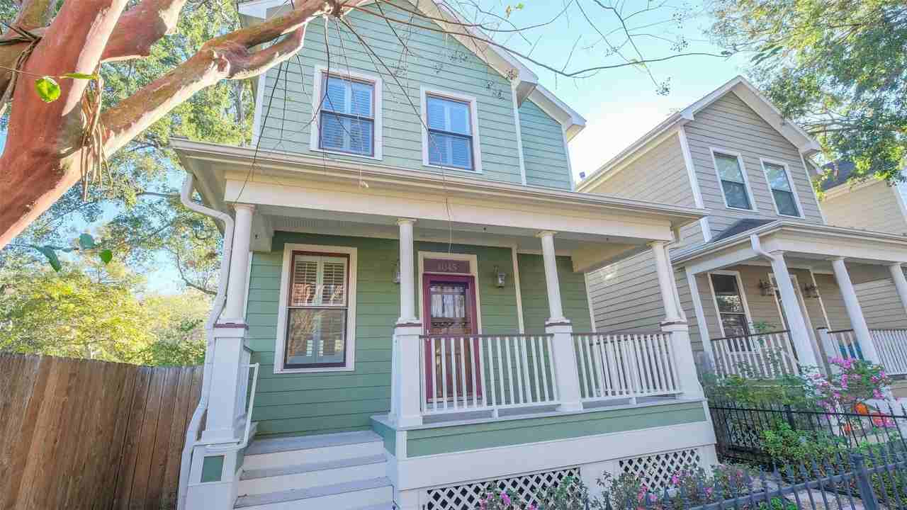 1045 W 16th St - Photo 2 of 40