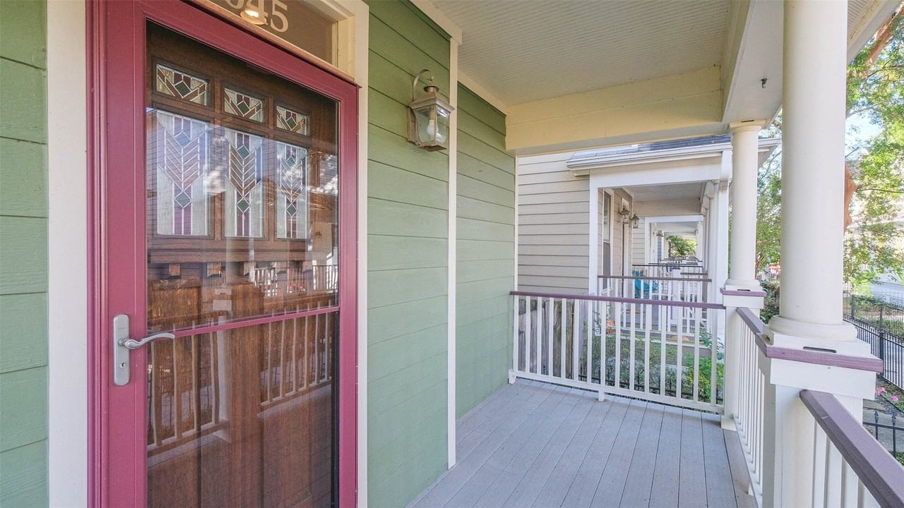 1045 W 16th St - Photo 5 of 40