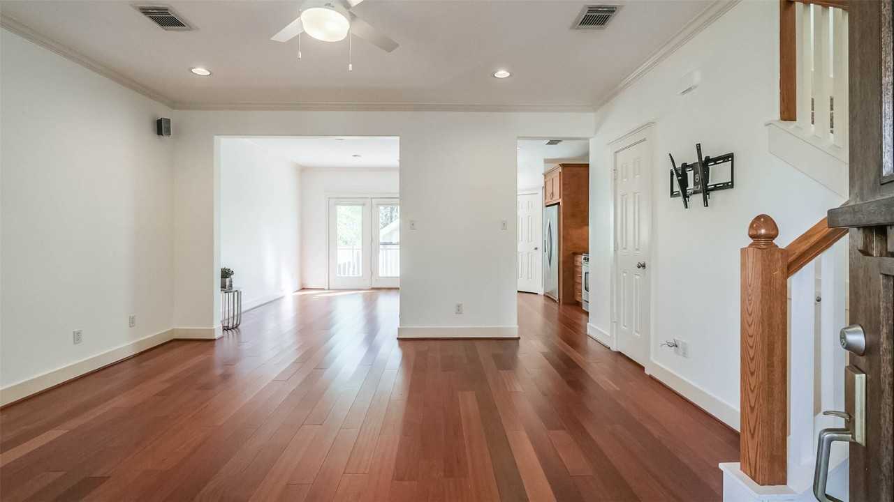 1045 W 16th St - Photo 6 of 40