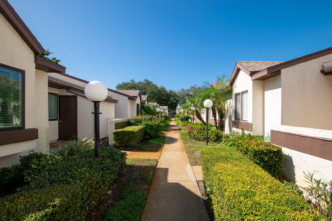 3610 59th Street Dr W - Photo 2 of 28