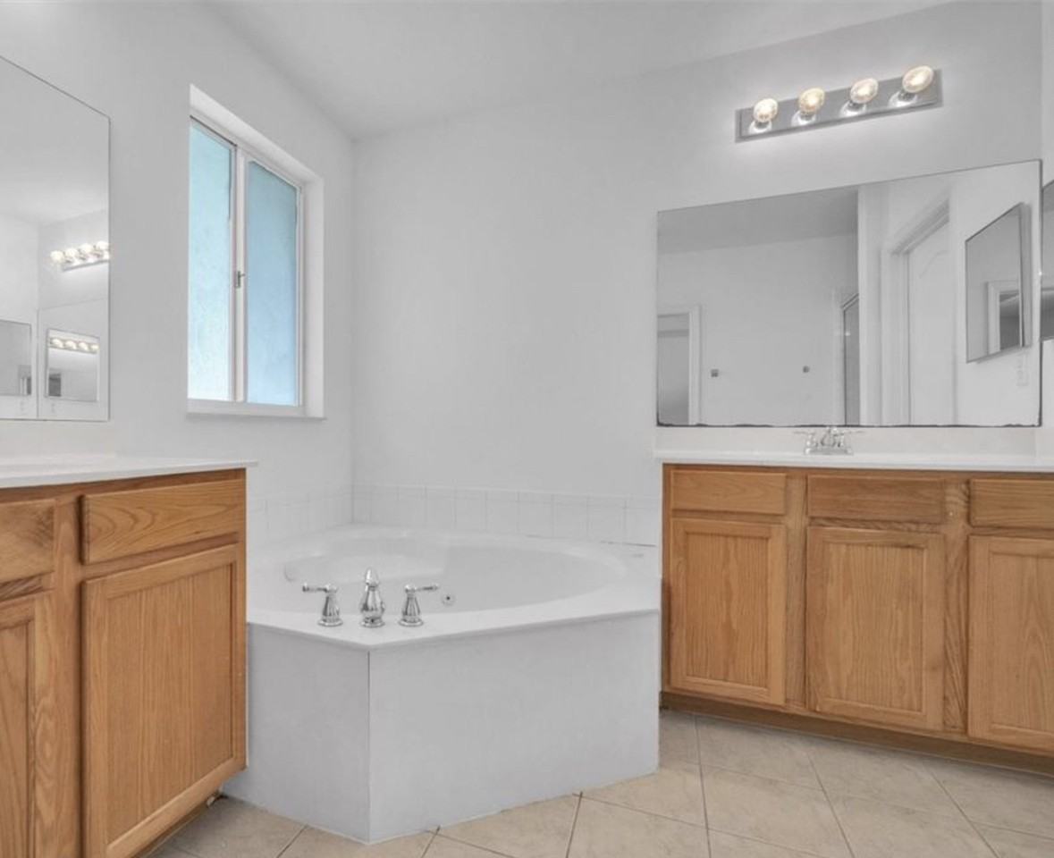 21113 Northwest 14th Place - Photo 2 of 18