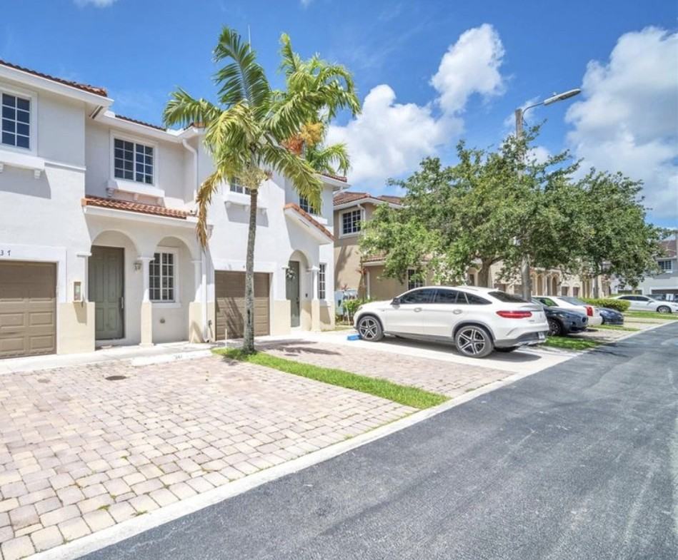 21113 Northwest 14th Place - Photo 4 of 18