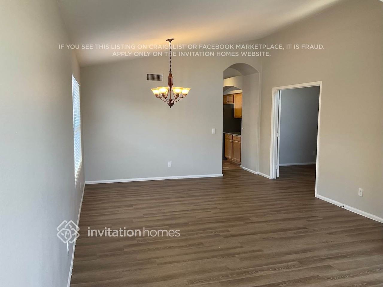 10229 W Daley Ln - Photo 3 of 12