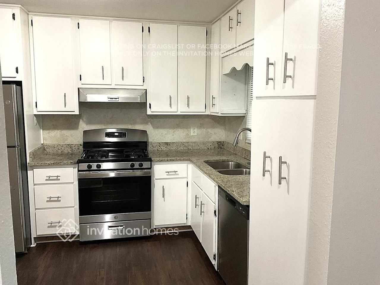 2213 Florence Ave - Photo 4 of 11