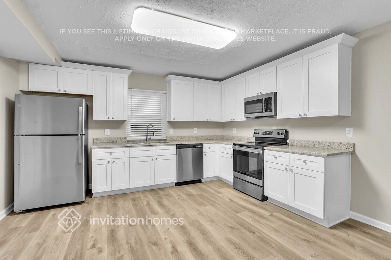 6584 Oakwood Dr - Photo 3 of 15